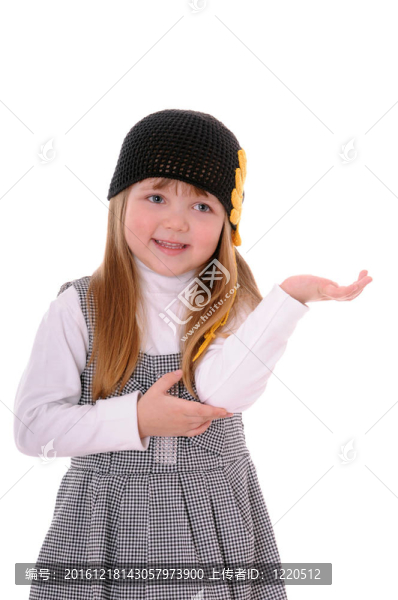 戴黑帽子的女孩