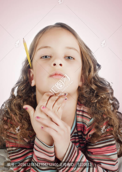 留著長(zhǎng)頭發(fā)的小女孩