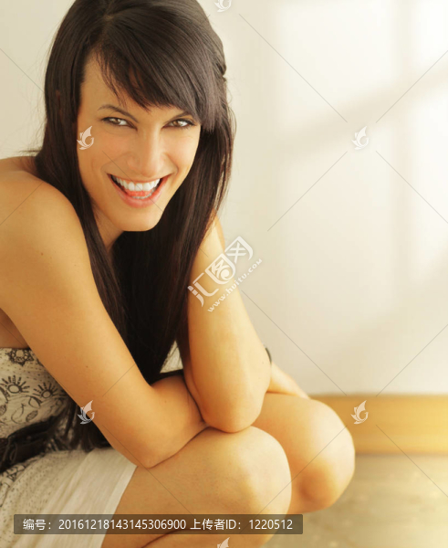 笑的女人