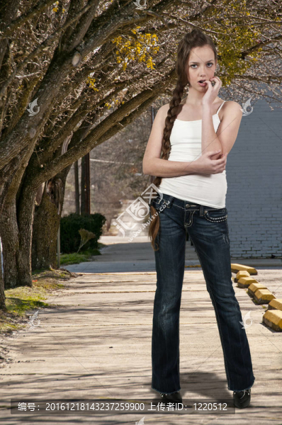 美麗的年輕女人