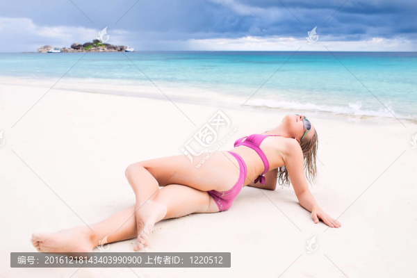 Bikini的女人