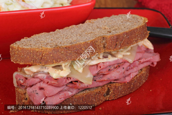 熏牛肉三明治