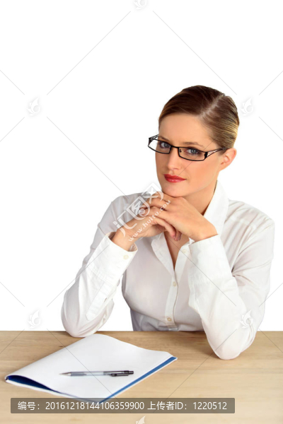 坐在書(shū)桌旁的聰明女孩；攝影棚