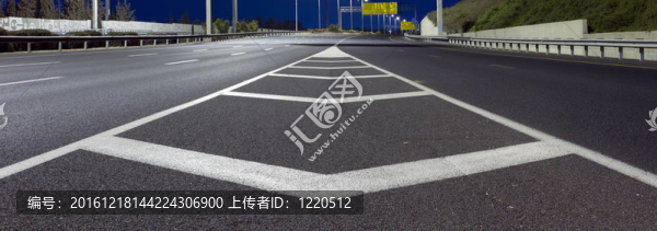 空蕩蕩的公路