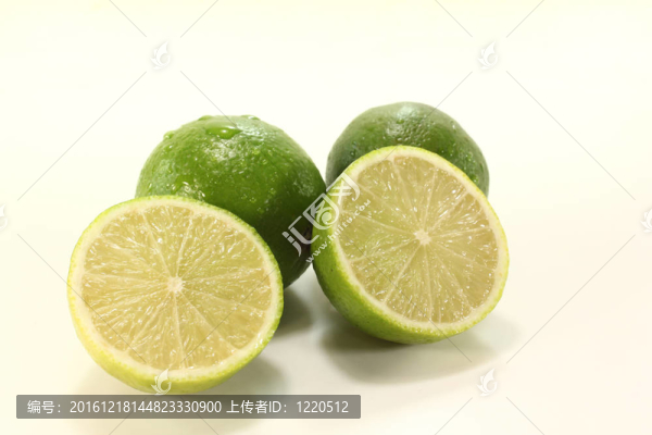 新鮮多汁的檸檬