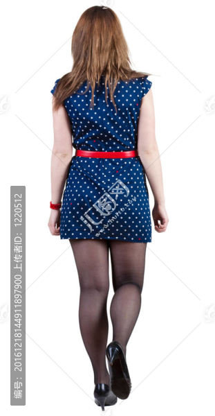 黑發(fā)女人去藍(lán)色衣服的背影。