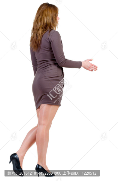 在步行婦女握手。