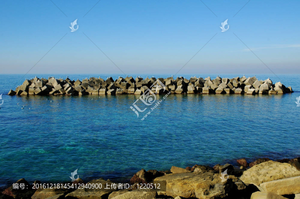 巖石和海