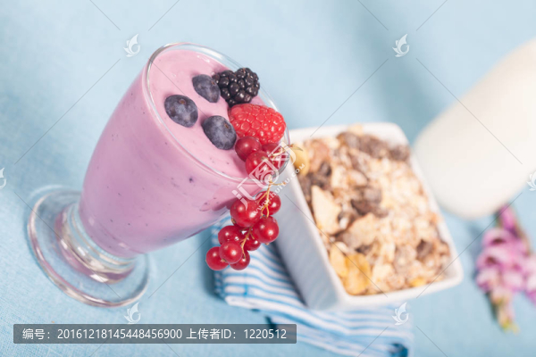 漿果酸奶