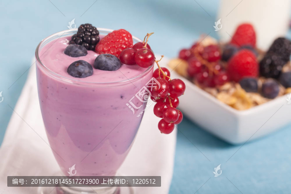 漿果酸奶