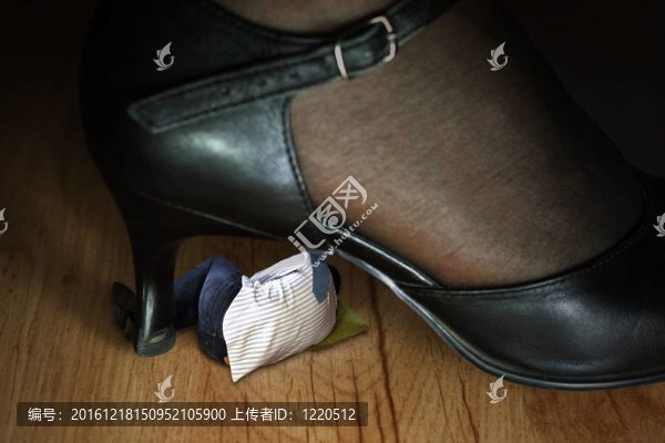 統(tǒng)治下的鞋