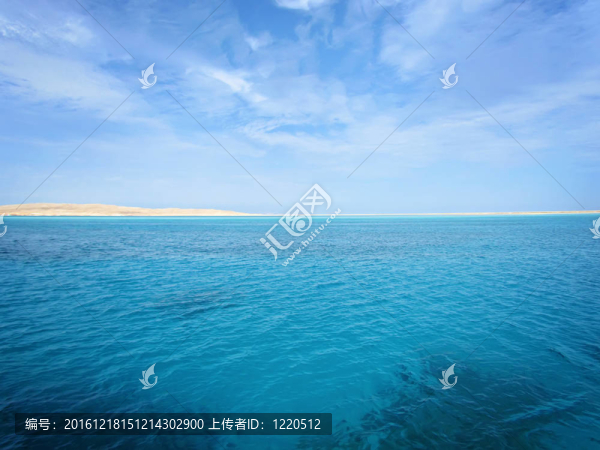 美麗的大海和多云的天空