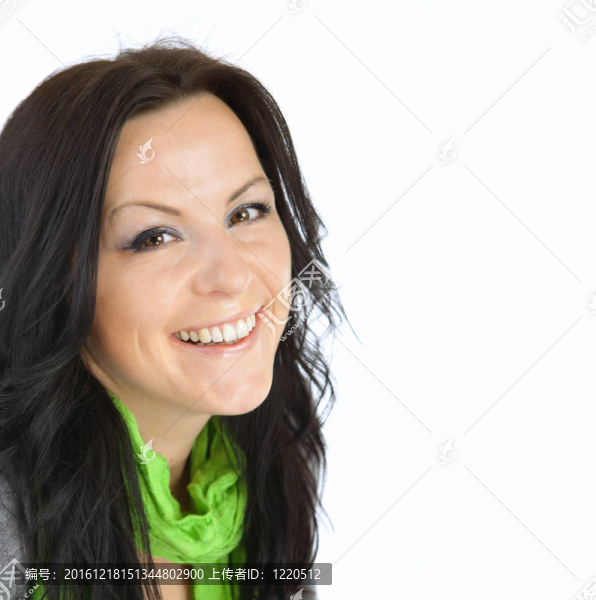 微笑的女人portraity孤立在白色