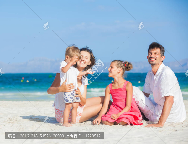 熱帶海灘四口之家