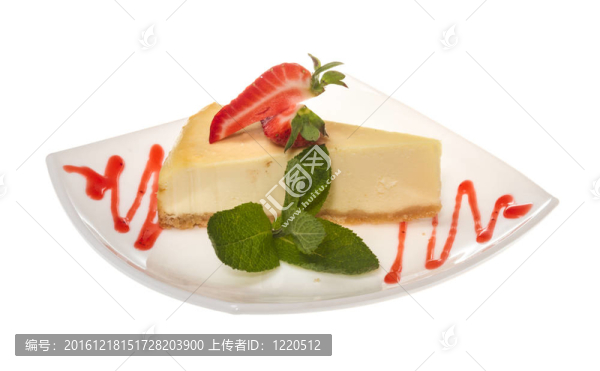 在和一塊草莓芝士蛋糕