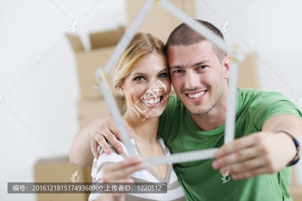 小兩口搬新房