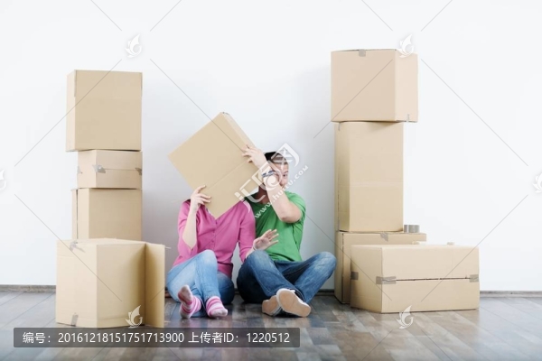 小兩口搬新房