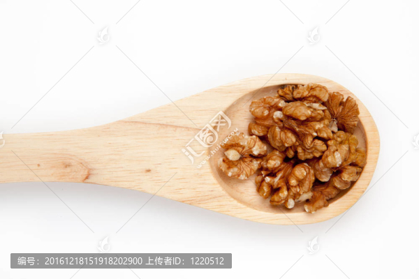 帶堅果的木勺
