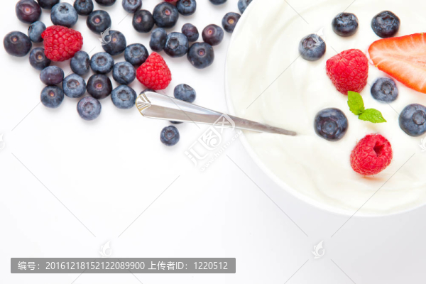 奶油漿果甜點