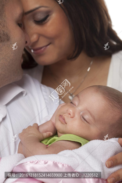 與Newborn,Baby混血的年輕夫婦