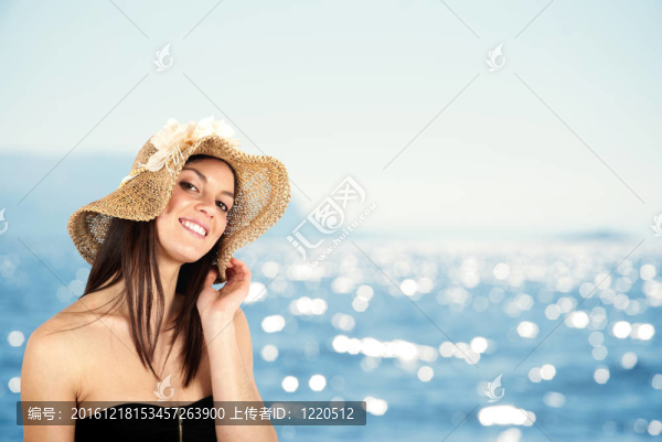 女孩在海灘