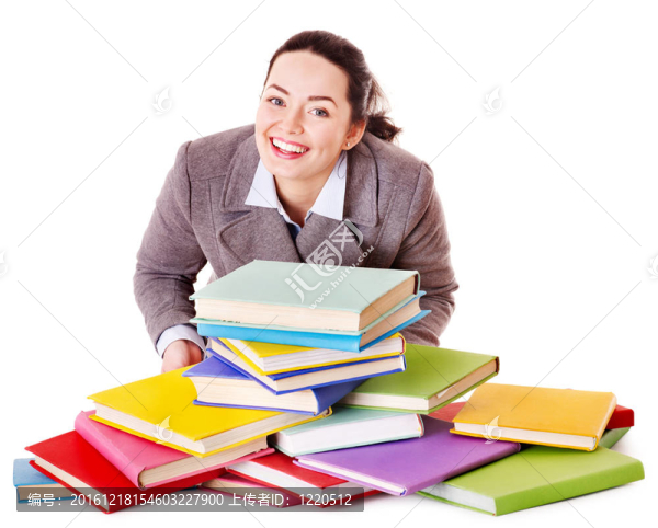 婦女拿書。