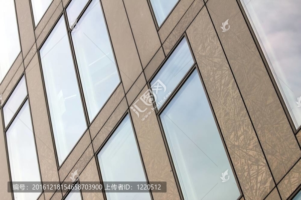 現(xiàn)代的窗前