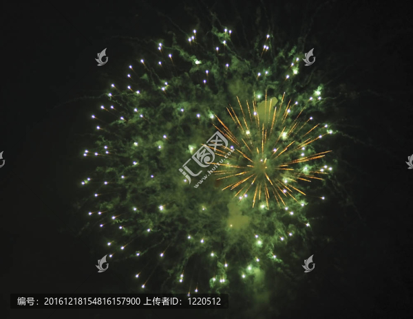 黑色夜空中的煙花爆炸