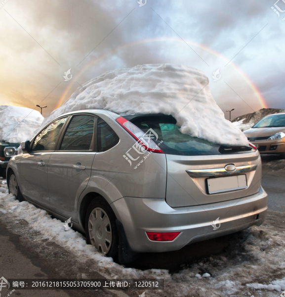 汽車下的雪帽