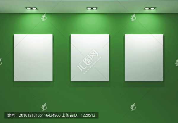 在綠色墻上有空框架的畫廊內(nèi)部