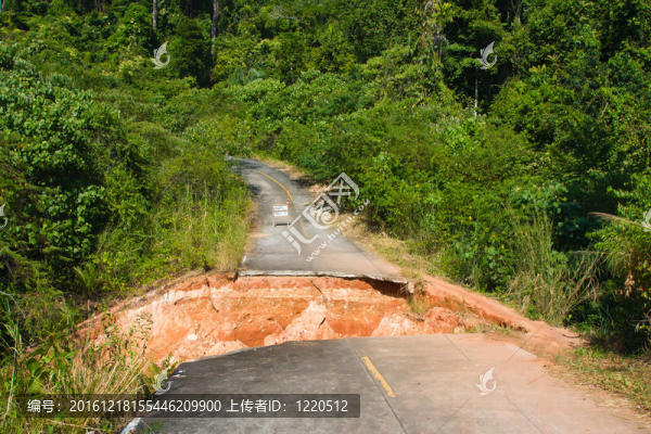 瀝青路面斷裂
