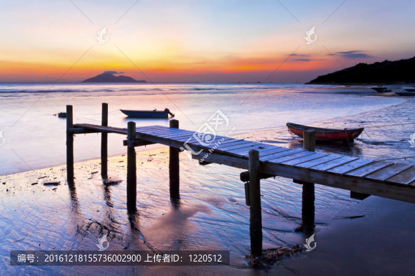 木碼頭日落海岸