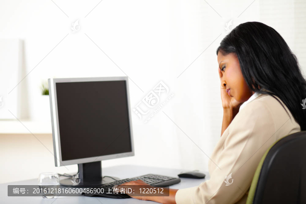 在工作疲勞的商人