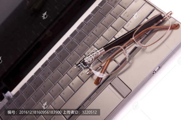 個人電腦；筆記型電腦