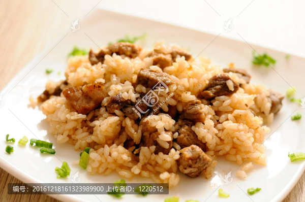 一個(gè)用肉美味的飯