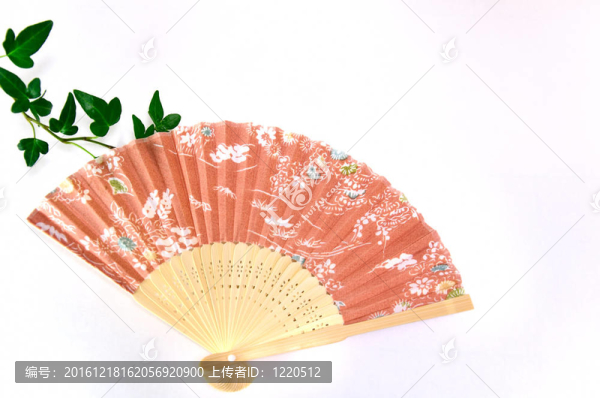 折扇。