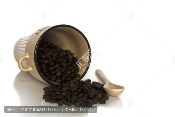 咖啡杯和勺豆