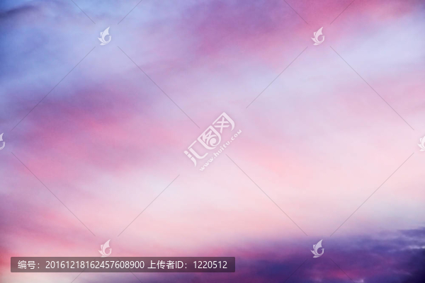 美麗的粉紅色的晚霞