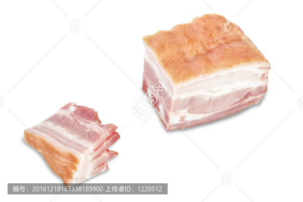 切一片火腿片。在白色背景上。