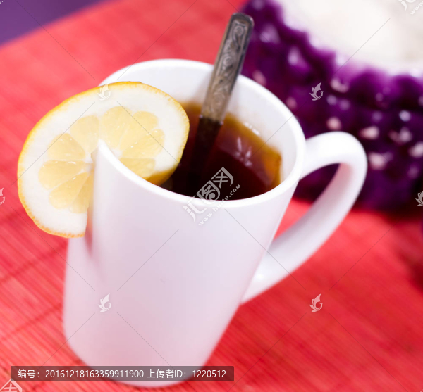 帶茶和糖碗的杯子