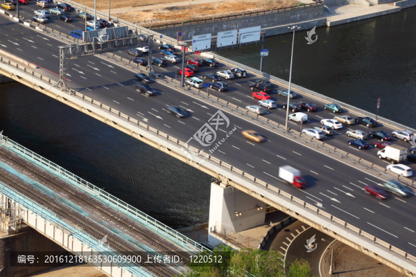 在莫斯科的第三環(huán)和鐵路運輸橋梁dorogomilovskiy橋；俄羅斯