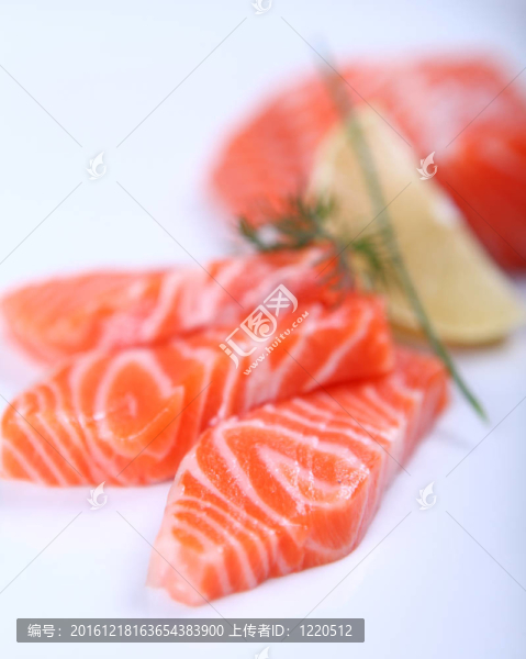 新鮮的三文魚(yú)