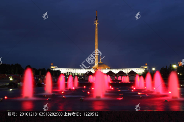 偉大的衛(wèi)國戰(zhàn)爭中央博物館；勝利紀(jì)念碑和勝利女神耐克圖晚上在莫斯科；俄羅斯