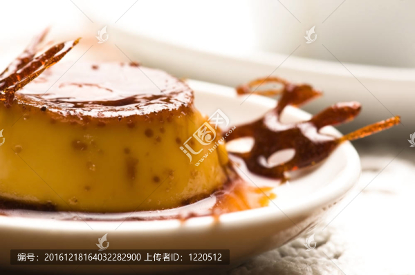美味的奶油焦糖甜點(diǎn)