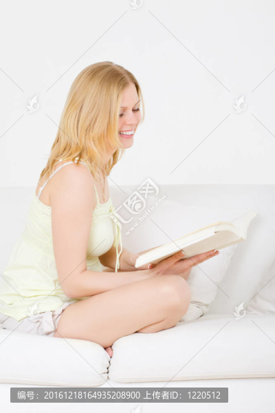 讀書的女孩