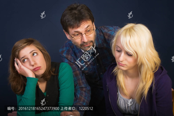 老師講解課的女生