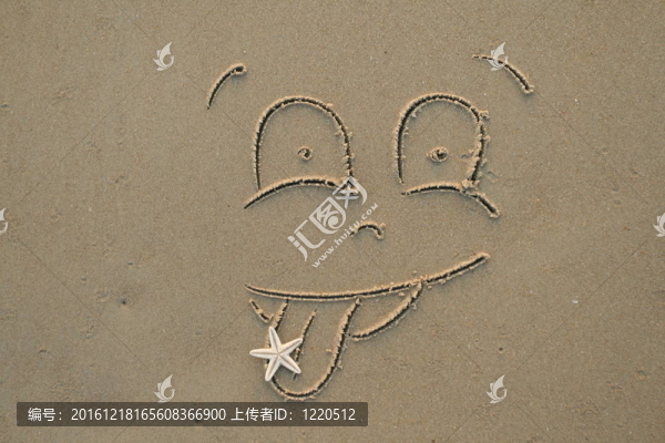 海灘上的臉