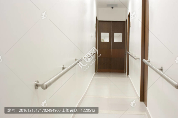 空蕩蕩的醫(yī)院內(nèi)部