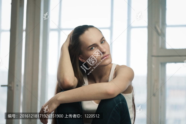 留長發(fā)的少女