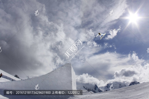 飛山上滑雪